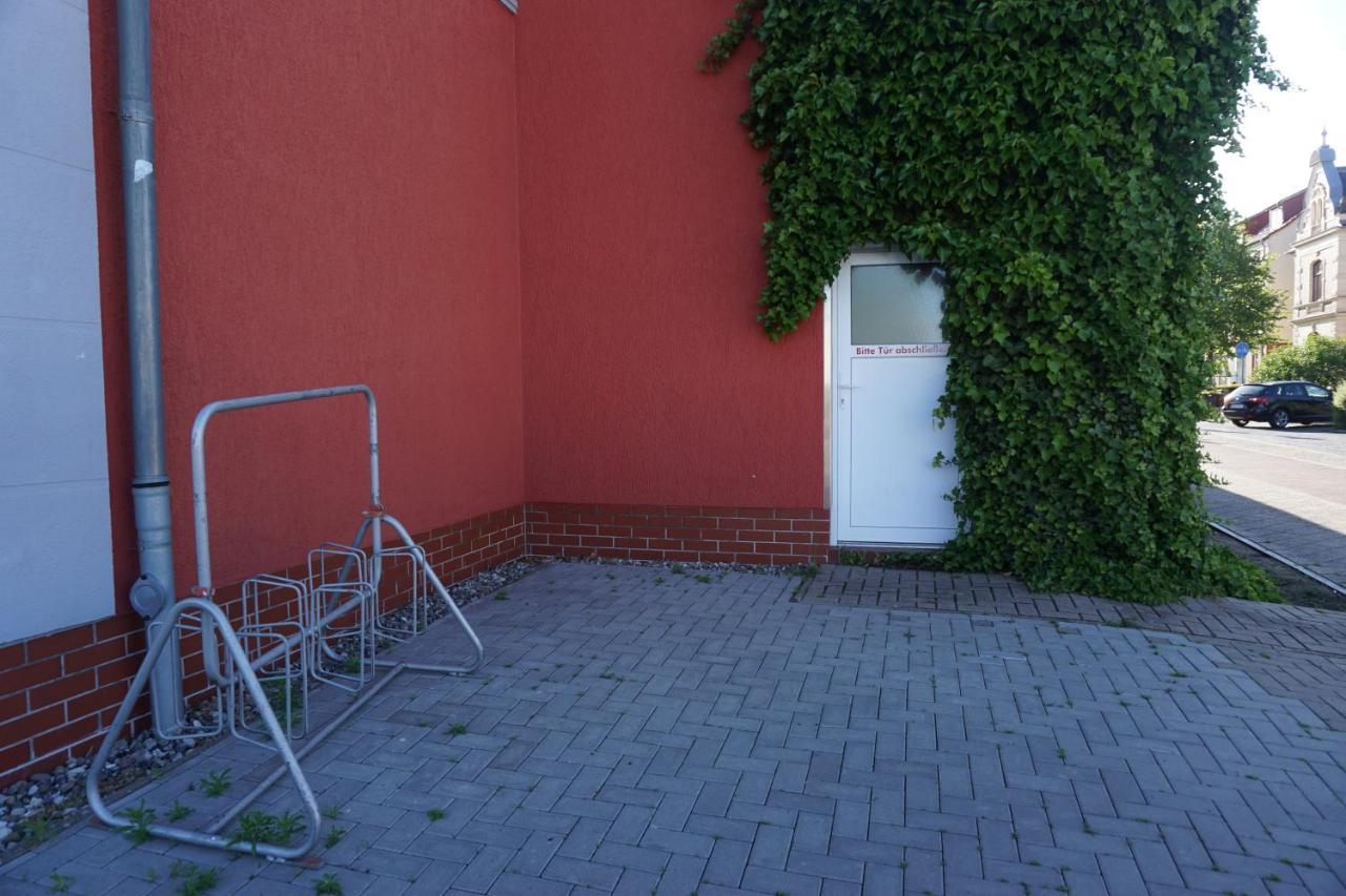 Hotel Am Bahnhof Waren  Exterior photo
